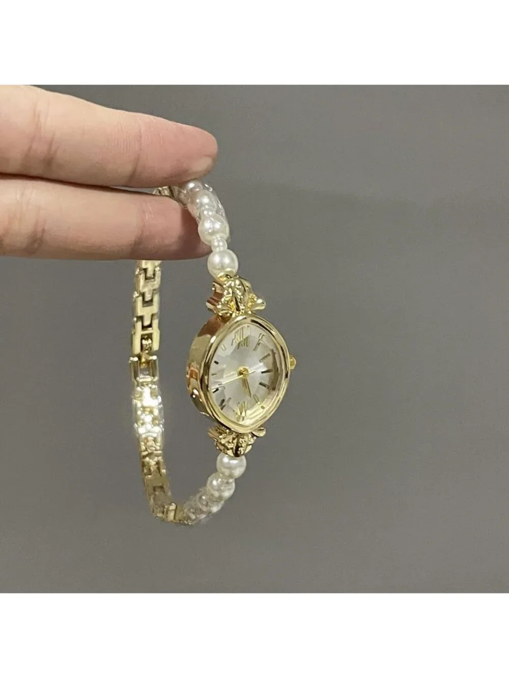 Women's Gold Oval Case Pearl Bracelet Roman Numeral Dial Quartz Wrist Watches